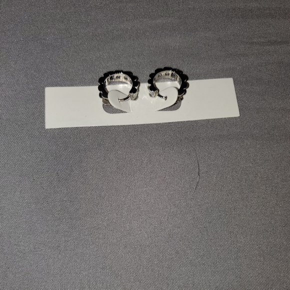 Earrings - Picture 5 of 7